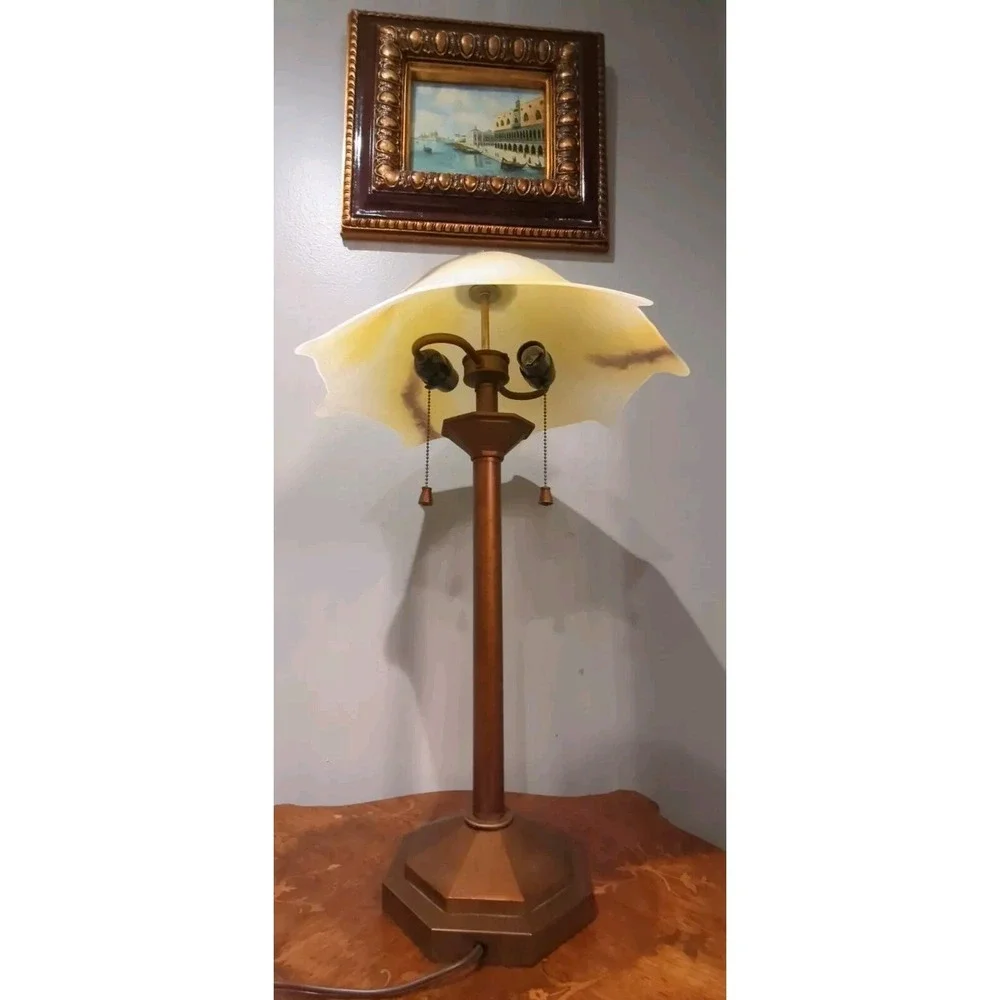 Tiffany Style Table Lamp With Glass Shade